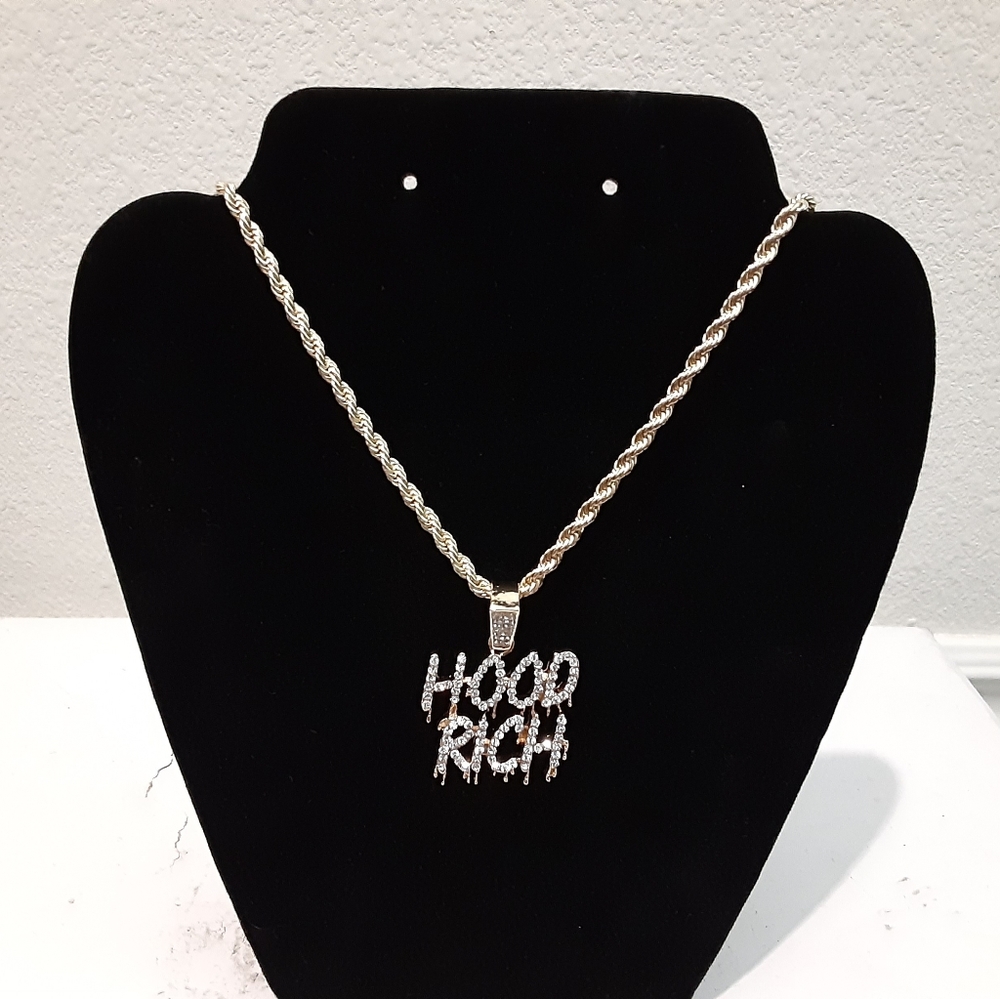 Hoodrich pendant with necklace - Picture 2 of 2